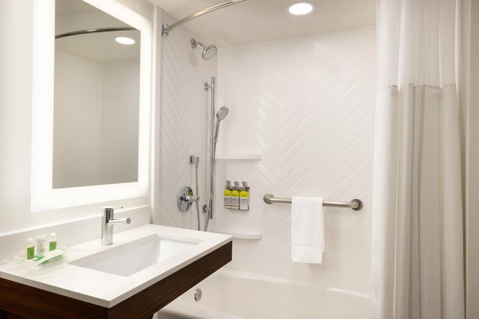 Doubletree By Hilton Fort Worth South Esterno foto