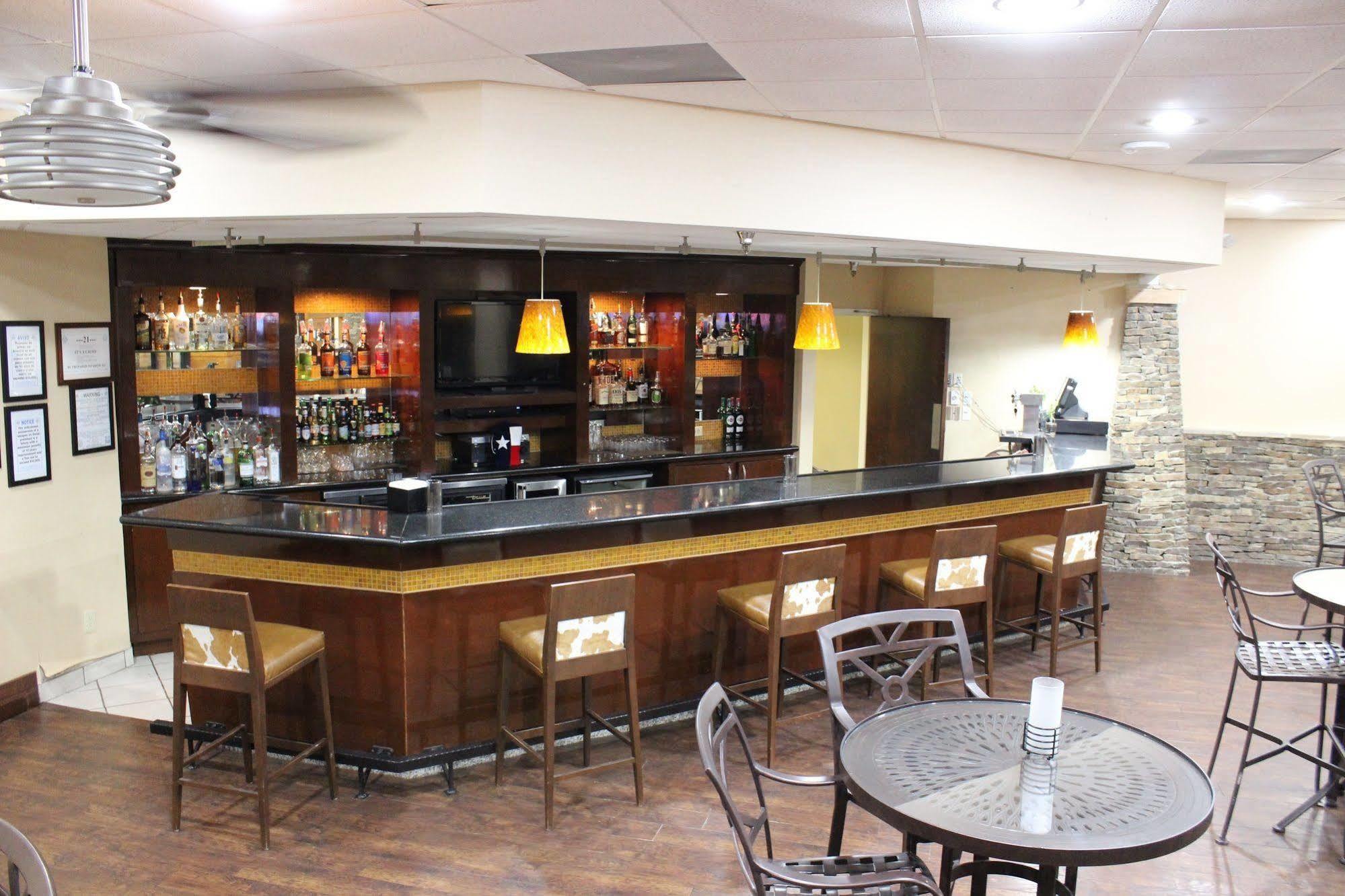 Doubletree By Hilton Fort Worth South Esterno foto